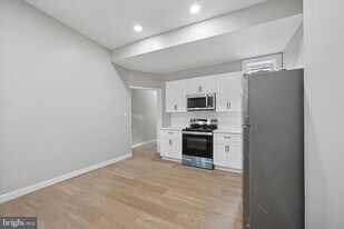 247 S 44th St in Philadelphia, PA - Building Photo