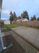 2739 Locust Ave W in University Place, WA - Foto de edificio - Building Photo