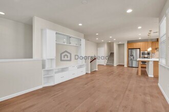 727 Satsuma Ter in Sunnyvale, CA - Foto de edificio - Building Photo