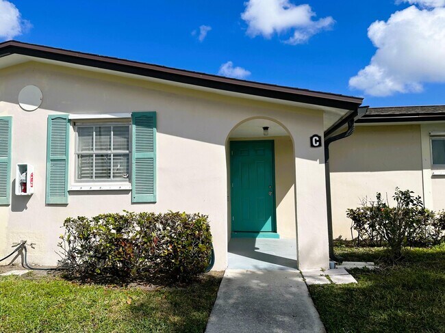 2966 Ashley Dr E in West Palm Beach, FL - Building Photo - Building Photo