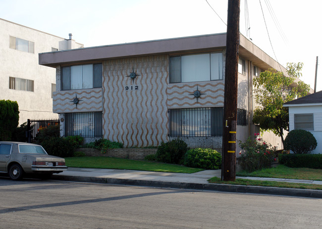 912 W Beach Ave in Inglewood, CA - Building Photo - Building Photo