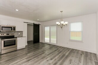 1725 Vineridge Ln in Burleson, TX - Foto de edificio - Building Photo