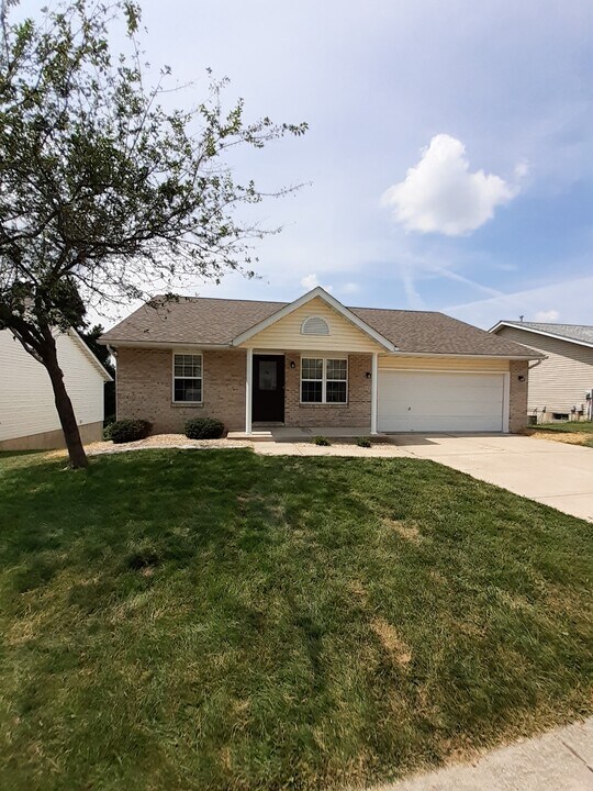 632 High School St in Collinsville, IL - Building Photo