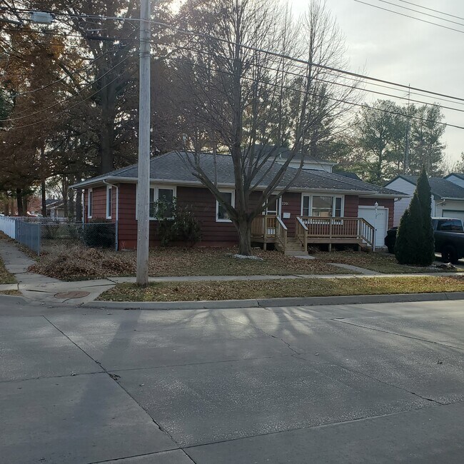 2201 West Ave Rentals in Burlington, IA