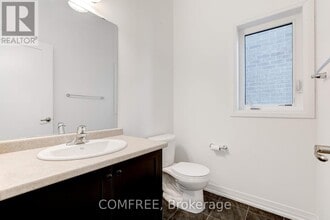 33 Hitchman St in Brant, ON - Building Photo - Building Photo