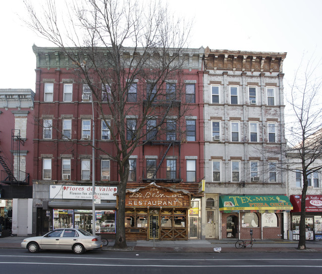 704 Grand St in Brooklyn, NY - Building Photo - Building Photo