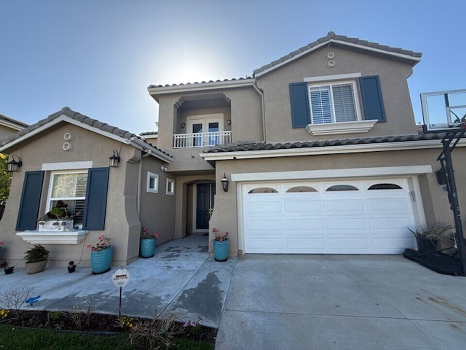 25910 Tennyson Ln in Stevenson Ranch, CA - Building Photo