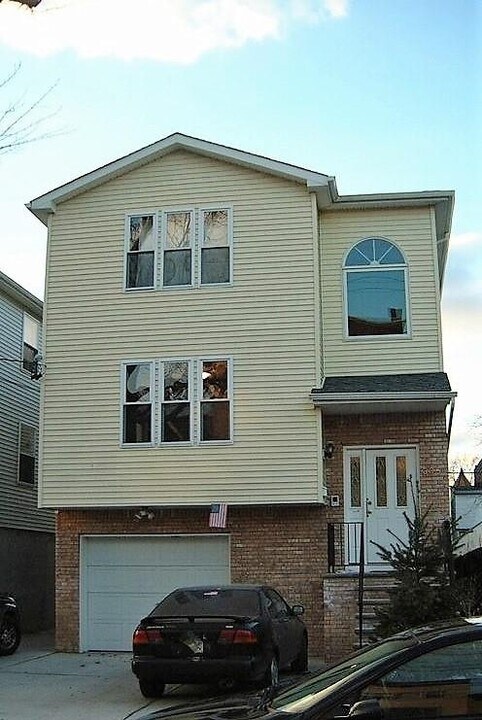 333 New York Ave in Jersey City, NJ - Building Photo