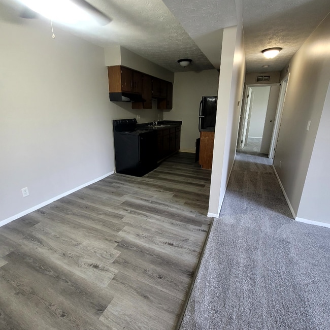 1103 W Maple St in North Canton, OH - Building Photo - Building Photo