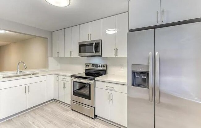 230 SE 10th St