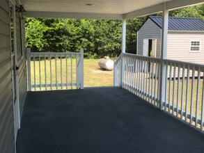 381 Big Hill Rd in Edward, NC - Foto de edificio - Building Photo