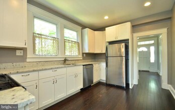 11 Irving Pl in Pikesville, MD - Building Photo - Building Photo
