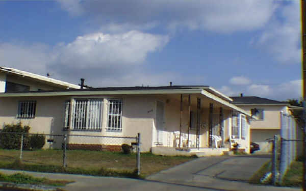 916 N Sloan Ave in Compton, CA - Foto de edificio