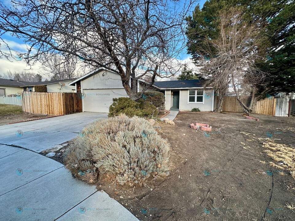 3879 Allen Glen Dr in Reno, NV - Building Photo