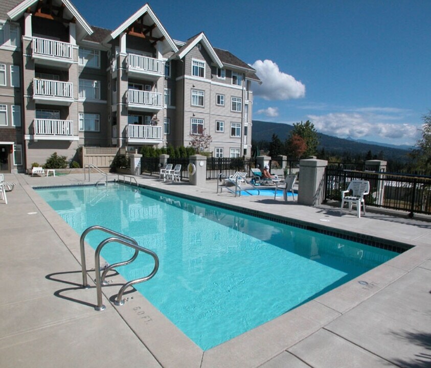 1432 Parkway Blvd in Coquitlam, BC - Building Photo
