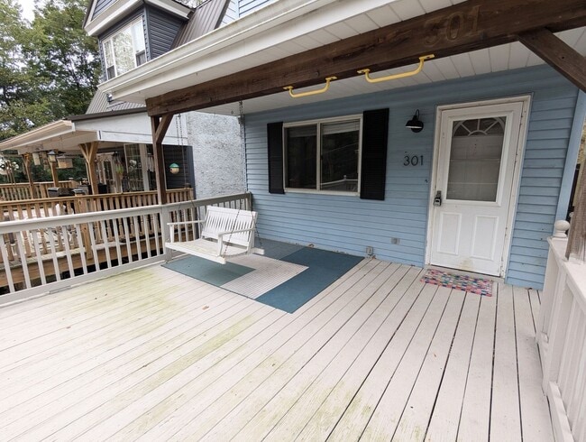 301 Milroy St in Pittsburgh, PA - Building Photo - Building Photo