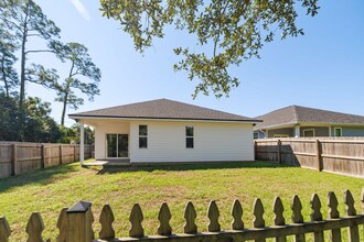2398 Fairburn St in Pensacola, FL - Building Photo - Building Photo