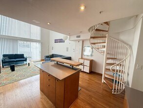 221 Island Ave in San Diego, CA - Building Photo - Building Photo