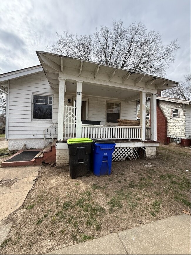 property at 821 N Oakland Ave