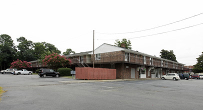 Spring Road Apartments in Williamsburg, VA - Building Photo - Building Photo