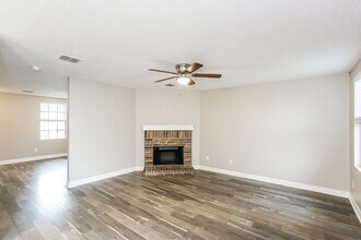 520 Magdalen Ave in Crowley, TX - Foto de edificio - Building Photo