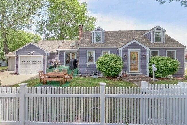 property at 3 Oak Tree Rd