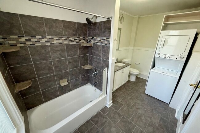 411 Lyman Ave, Unit 2 in Baltimore, MD - Building Photo - Building Photo