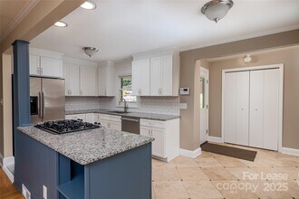 550 W Kingston Ave in Charlotte, NC - Building Photo - Building Photo