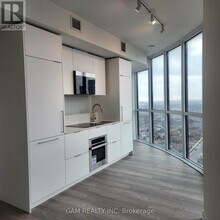 1 Fairview Rd E in Mississauga, ON - Building Photo - Building Photo