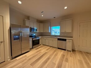 104 Kirkland St in Sanger, TX - Building Photo - Building Photo