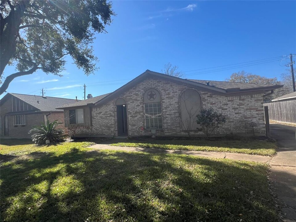 1507 Alderbrook Dr in Sugar Land, TX - Building Photo