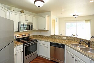 FOX RIVER PRESERVE in Waukesha, WI - Building Photo