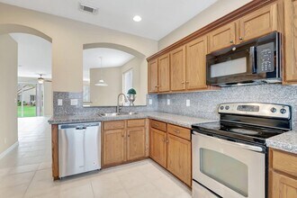 3021 N Evergreen Cir in Boynton Beach, FL - Building Photo - Building Photo
