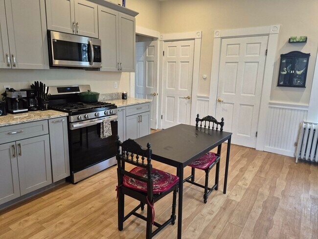 445 Beech St in Boston, MA - Building Photo - Building Photo