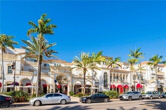 290 4th St S in Naples, FL - Building Photo - Building Photo