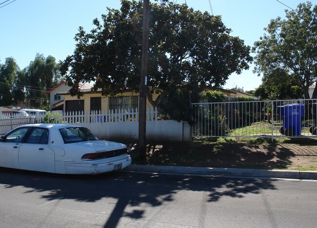 1821 Donax Ave in San Diego, CA - Building Photo - Building Photo