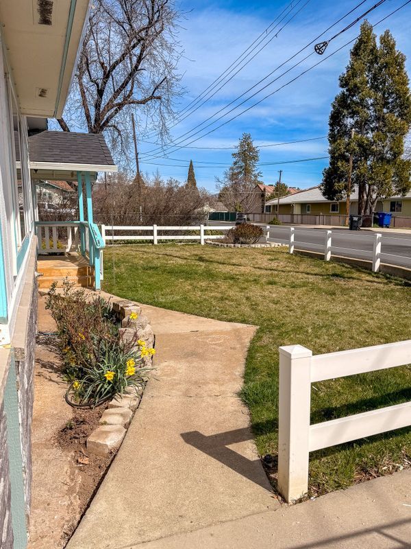 615 Shasta Ave in Yreka, CA - Building Photo - Building Photo