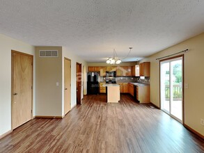 912 Wallace Dr in Delaware, OH - Building Photo - Building Photo