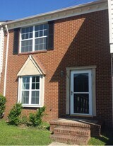 734 Huntly Dr in Chesapeake, VA - Building Photo