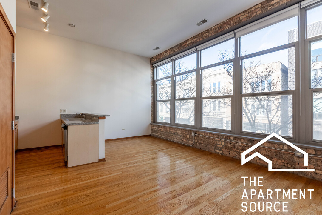 2932 N Milwaukee Ave, Unit 02 in Chicago, IL - Building Photo