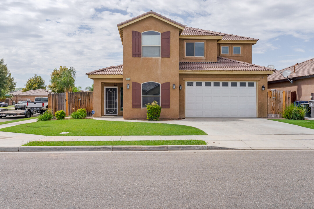 7017 Englefield Dr in Bakersfield, CA - Building Photo