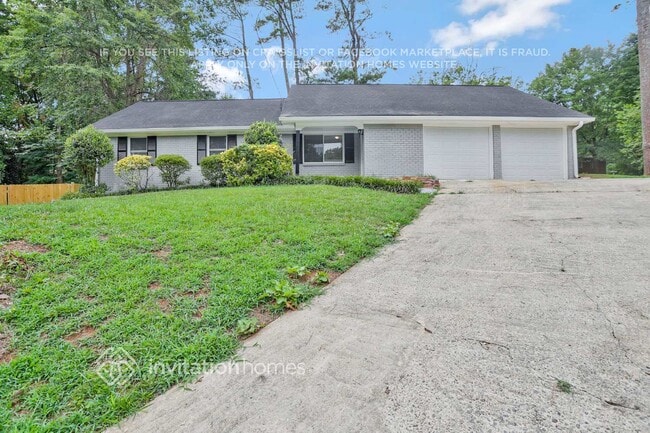 1150 Autumn Hill Ct in Stone Mountain, GA - Foto de edificio - Building Photo