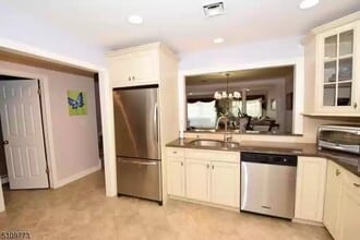 24 Stryker Ct in Bridgewater, NJ - Building Photo - Building Photo