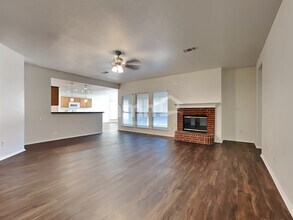 7307 Fossil Garden Dr in Arlington, TX - Building Photo - Building Photo