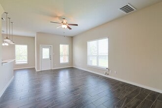 426 Creekside Curve in New Braunfels, TX - Building Photo - Building Photo