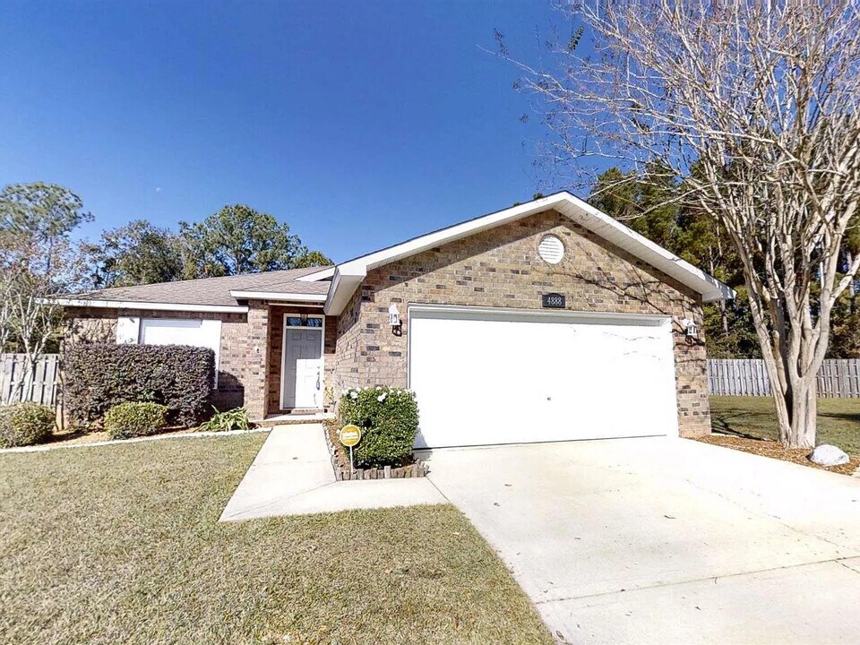 4888 Makenna Cir in Pace, FL - Building Photo