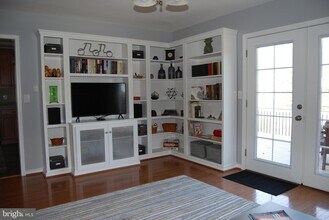 6860 Engle Molers Rd in Shepherdstown, WV - Foto de edificio - Building Photo