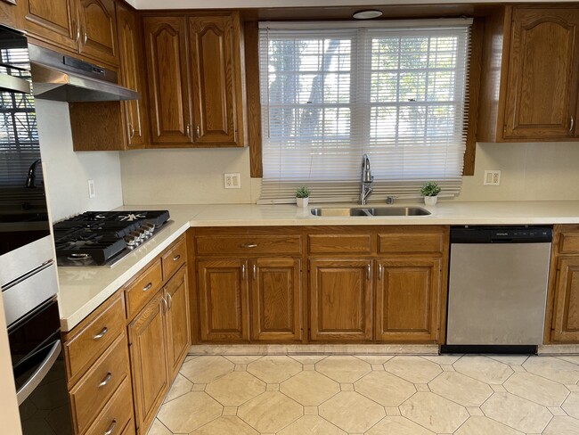 9022 Alcott St, Unit 18-1819 in Los Angeles, CA - Building Photo - Building Photo