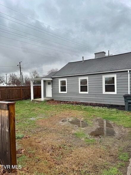 1669 E Sevier Ave in Kingsport, TN - Foto de edificio - Building Photo