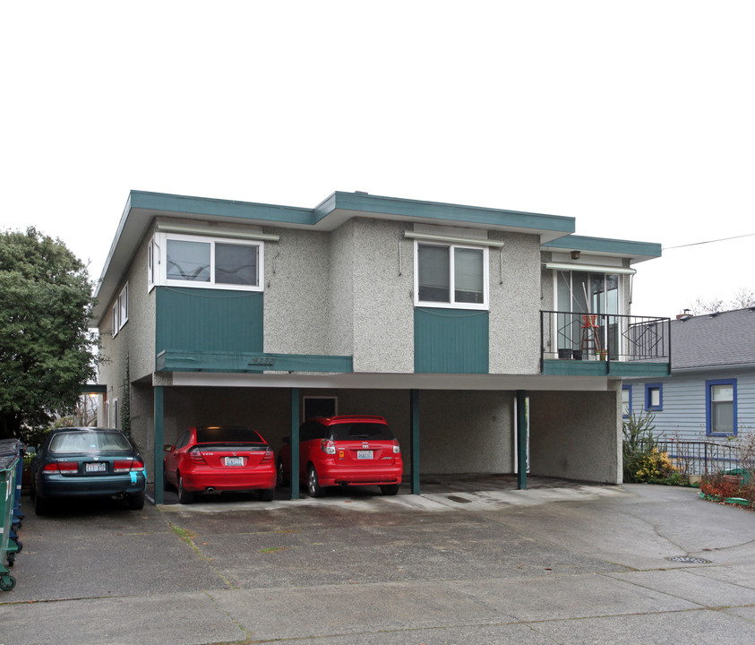 5-unit Apt + Non-conforming Unit in Seattle, WA - Foto de edificio